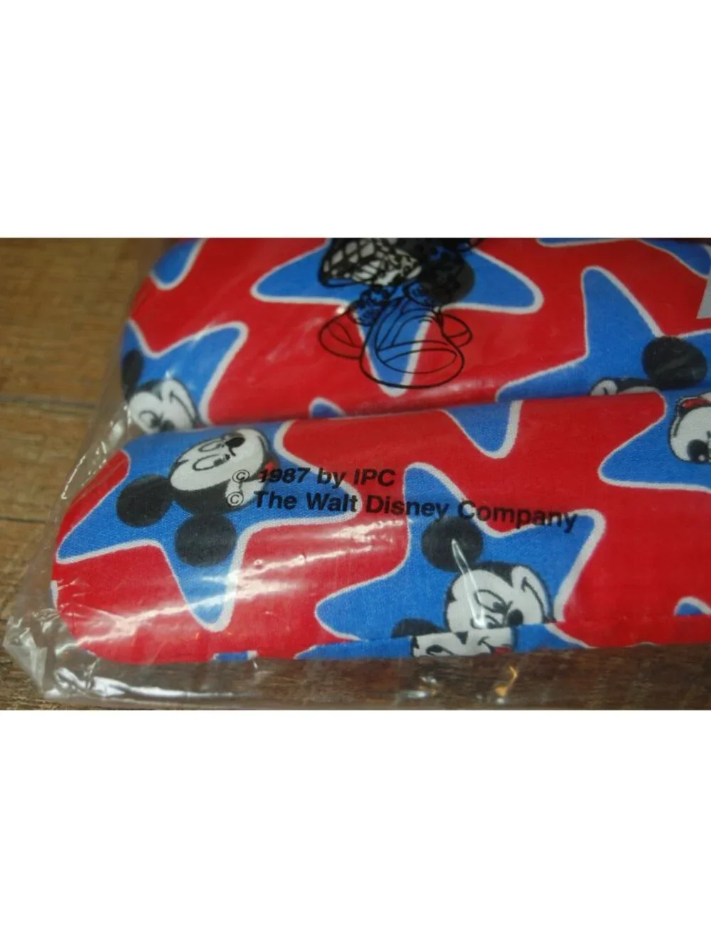 NEW Vintage 1987 Mickey Mouse Disney IPC Padded Hangers Soft Scent Blue Red